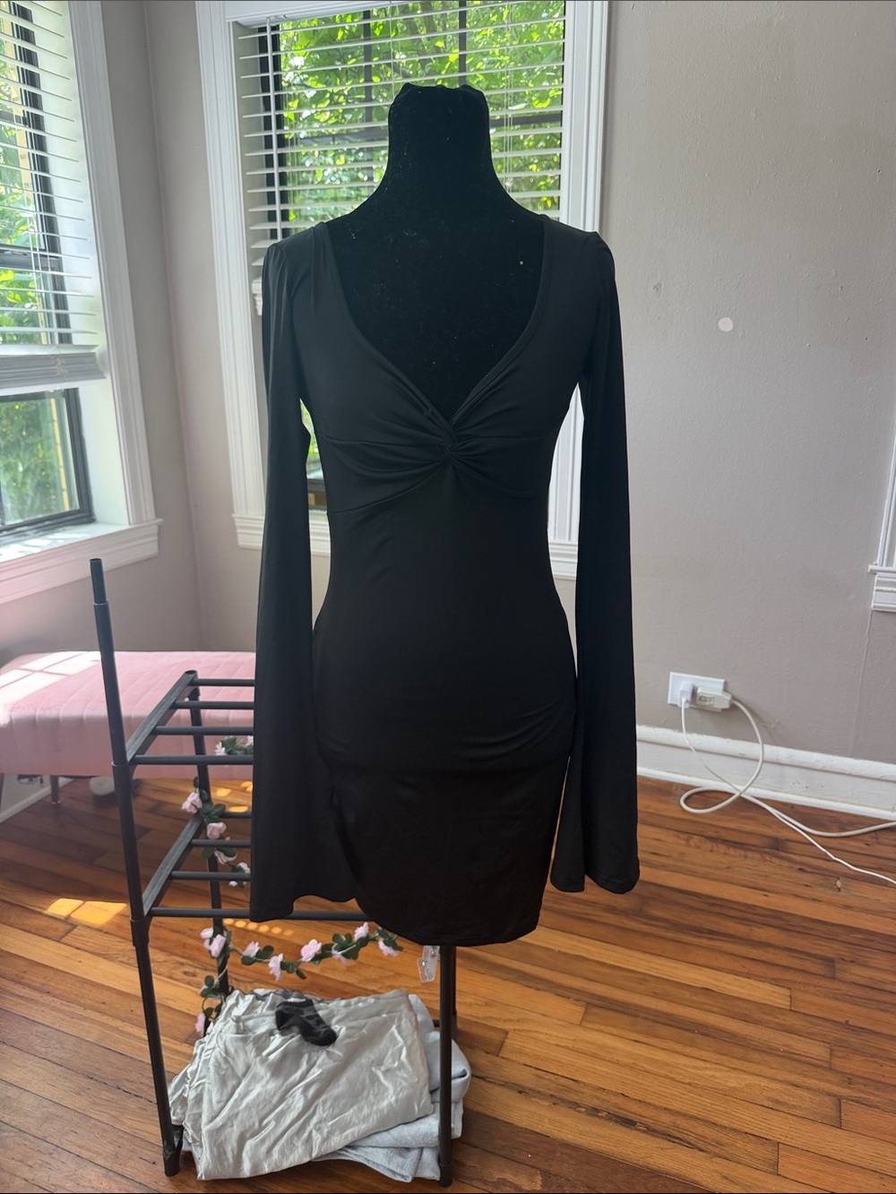 Black Long-Sleeve V-Neck Twist-Front Bodycon Dress